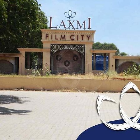Laxmi Film City Resort Vadodara Buitenkant foto