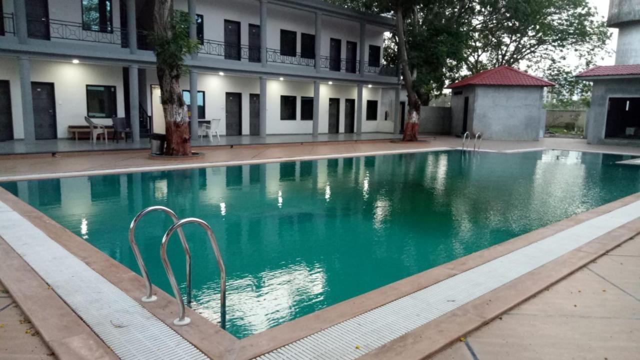 Laxmi Film City Resort Vadodara Buitenkant foto