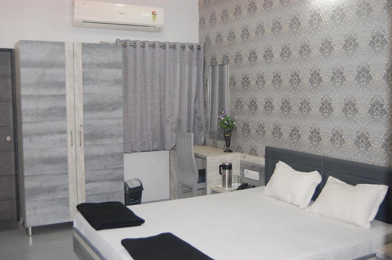 Laxmi Film City Resort Vadodara Buitenkant foto