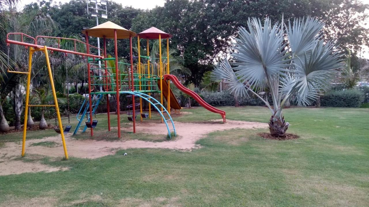 Laxmi Film City Resort Vadodara Buitenkant foto
