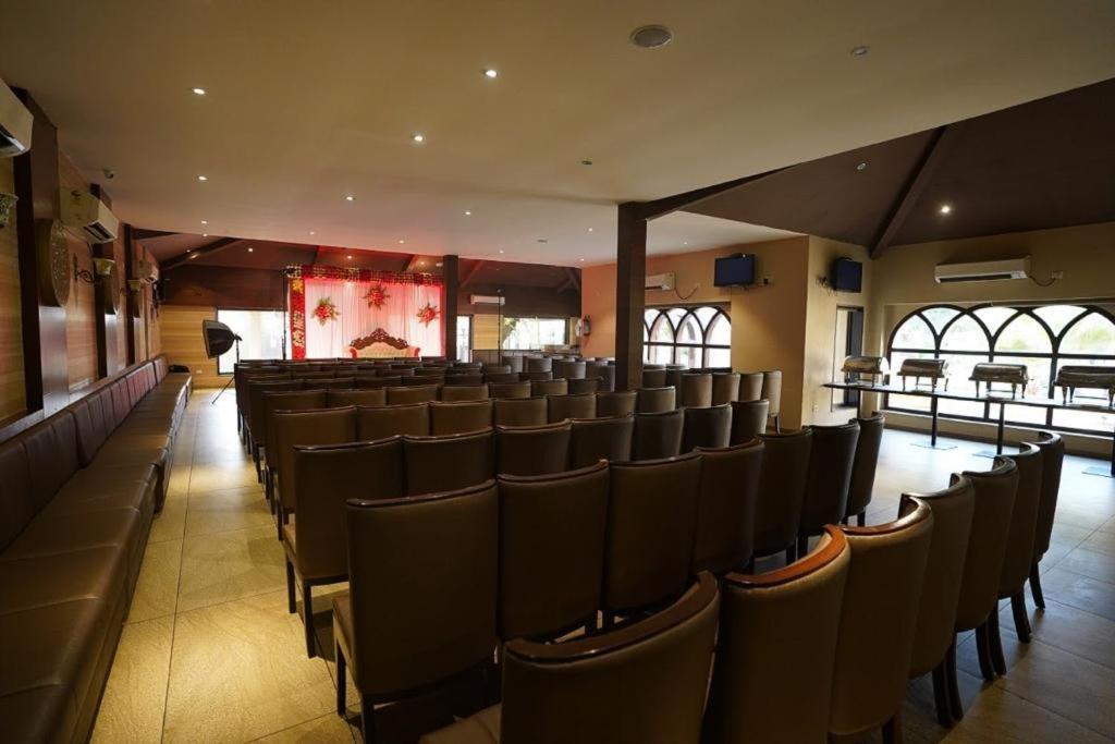 Laxmi Film City Resort Vadodara Buitenkant foto